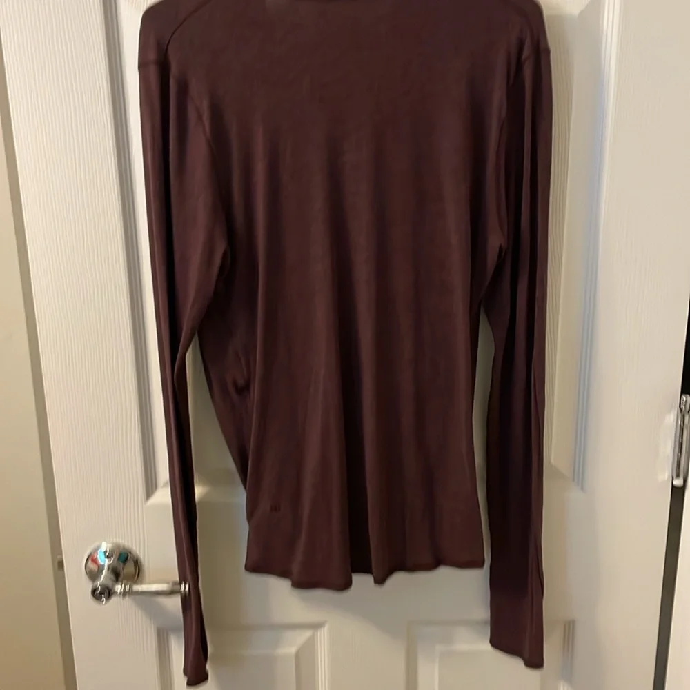 Lululemon top with cross over and long sleeves with slit for your thumbs - Picture 4 of 7